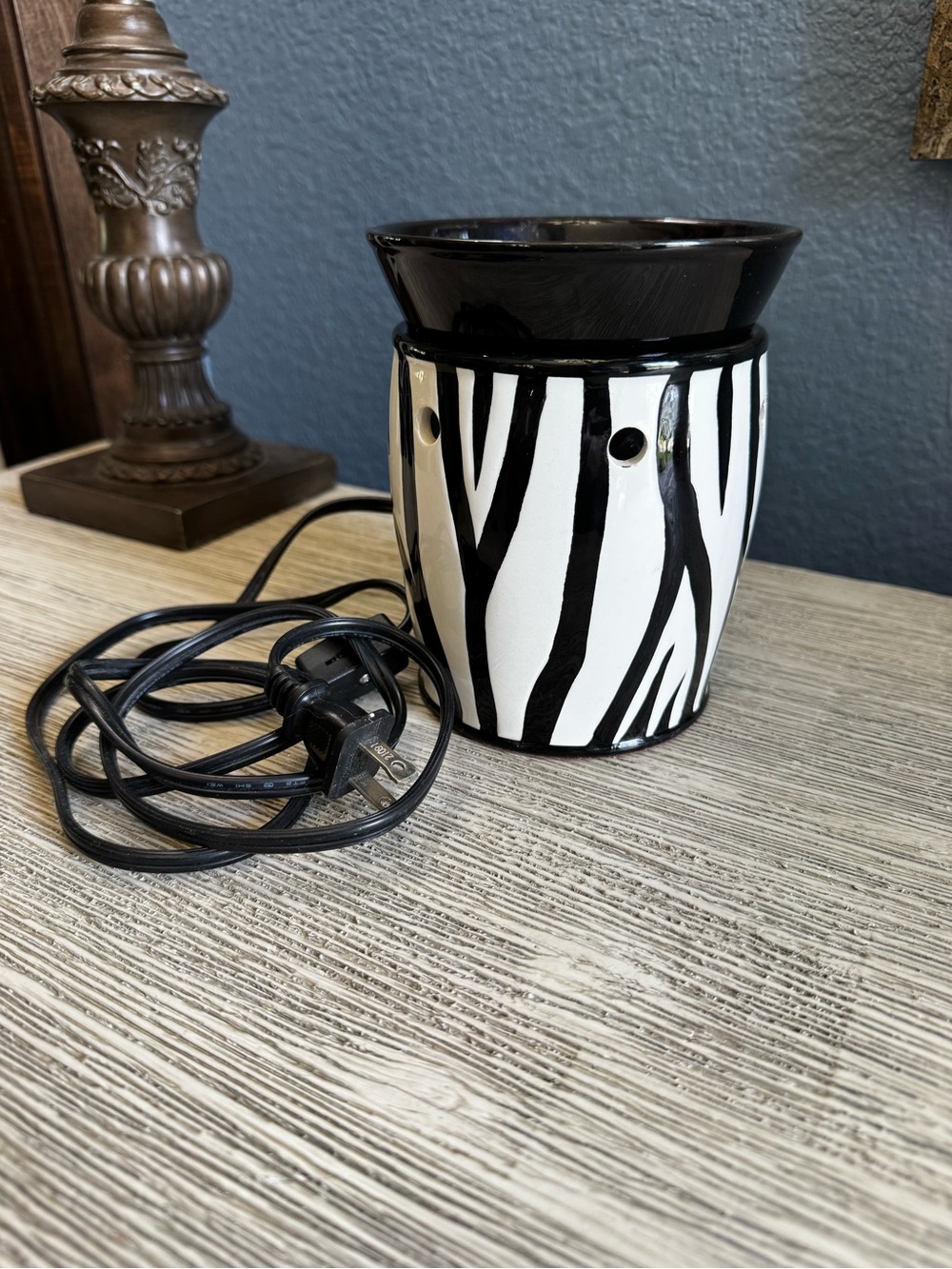 Scentsy Black and White Zebra Electric Wax Warmer